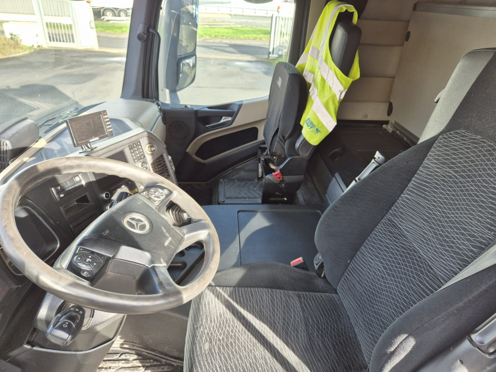 Mercedes Benz 1846 Actros (Nr. 5883) - Tankbil: bilde 2 Mercedes Benz 1846 Actros (Nr. 5883) - Tankbil: bilde 2