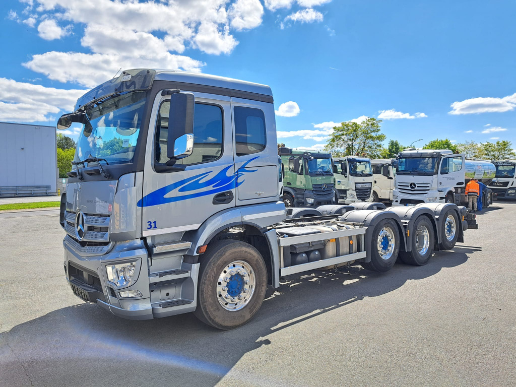Mercedes Benz Actros 3243 8x2 1,2 & 4 Lenkachse, 2 & 4 Liftbar(Nr. 6051) - Chassis lastebil: bilde 3 Mercedes Benz Actros 3243 8x2 1,2 & 4 Lenkachse, 2 & 4 Liftbar(Nr. 6051) - Chassis lastebil: bilde 3