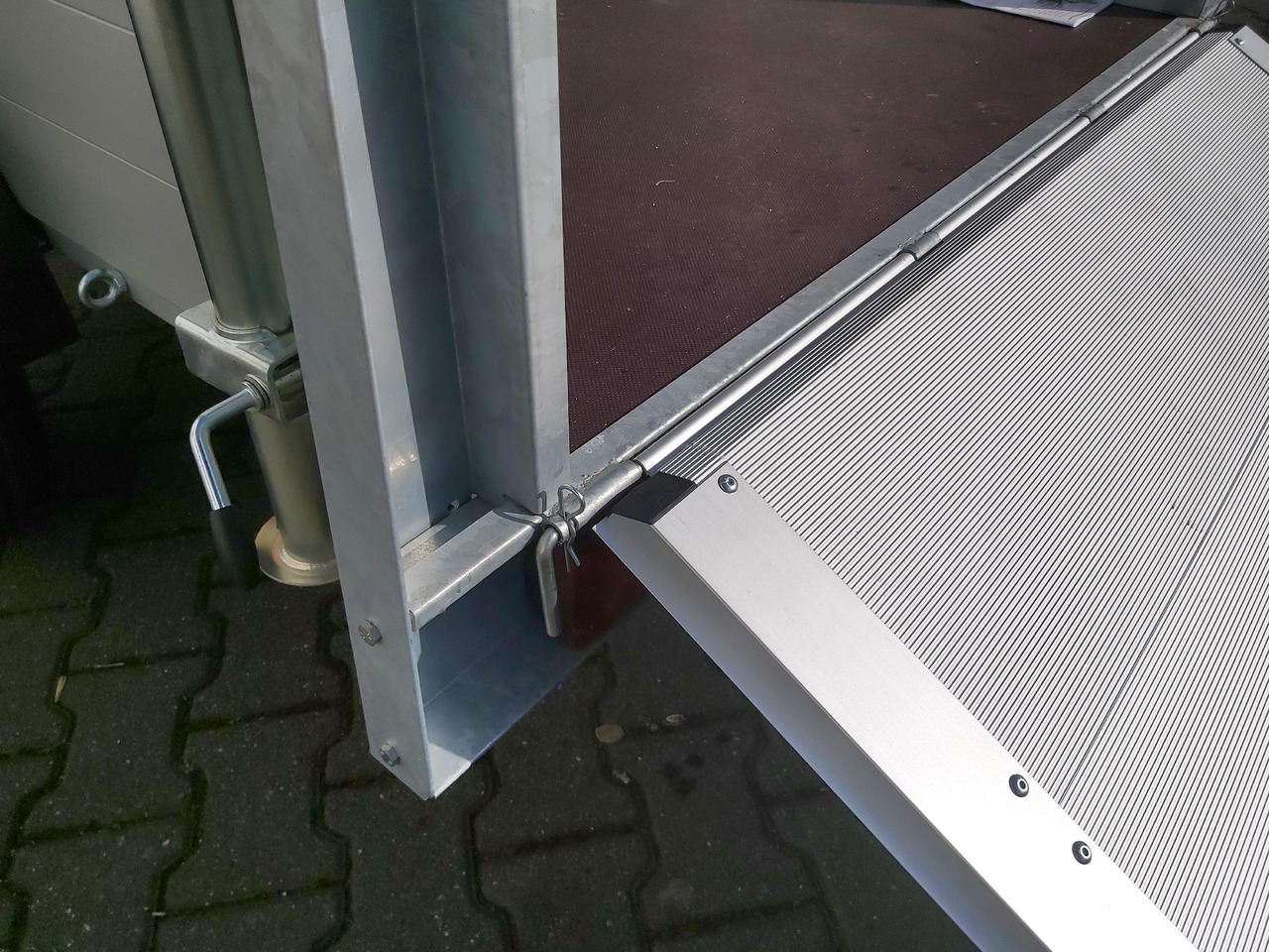 ALUBOXX Deckelanhänger GTB 750 VT2 211x126x118cm Heckrampe (XS) 750kg Top Seller Angebot - Skaphenger: bilde 5 ALUBOXX Deckelanhänger GTB 750 VT2 211x126x118cm Heckrampe (XS) 750kg Top Seller Angebot - Skaphenger: bilde 5