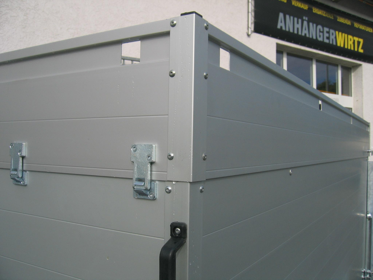 ALUBOXX Deckelanhänger GTT 1500 VT2 301x126x118cm Heckrampe (M) 1500kg order Aktion - Skaphenger: bilde 3 ALUBOXX Deckelanhänger GTT 1500 VT2 301x126x118cm Heckrampe (M) 1500kg order Aktion - Skaphenger: bilde 3