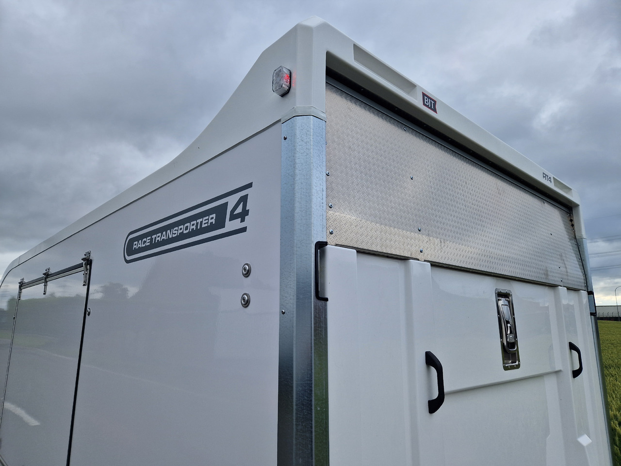 Transporter tilhenger BJT Race Transporter 4 550x212x188cm weiss E Winde Frontstauraum ASR Alufelgen dark 3500kg Modell 24: bilde 6