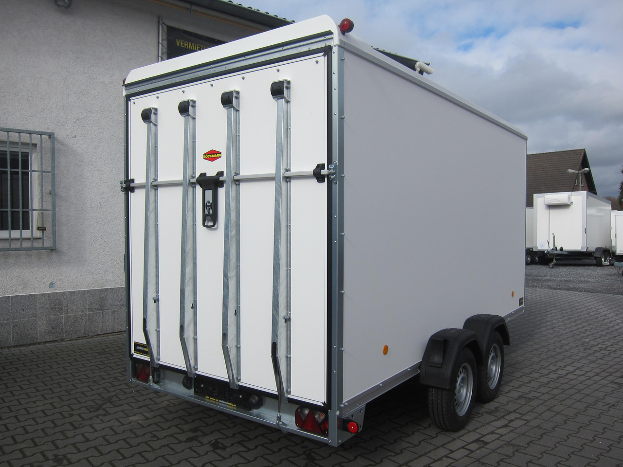 Böckmann Koffer KT 4018/27 H weiß 400x185x200cm +Auffahrrampe (XL) 2700kg - Skaphenger: bilde 3 Böckmann Koffer KT 4018/27 H weiß 400x185x200cm +Auffahrrampe (XL) 2700kg - Skaphenger: bilde 3