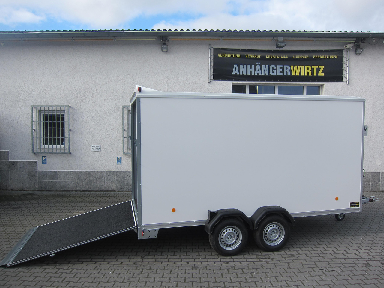 Böckmann Koffer KT 4018/27 H weiß 400x185x200cm +Auffahrrampe (XL) 2700kg - Skaphenger: bilde 1 Böckmann Koffer KT 4018/27 H weiß 400x185x200cm +Auffahrrampe (XL) 2700kg - Skaphenger: bilde 1