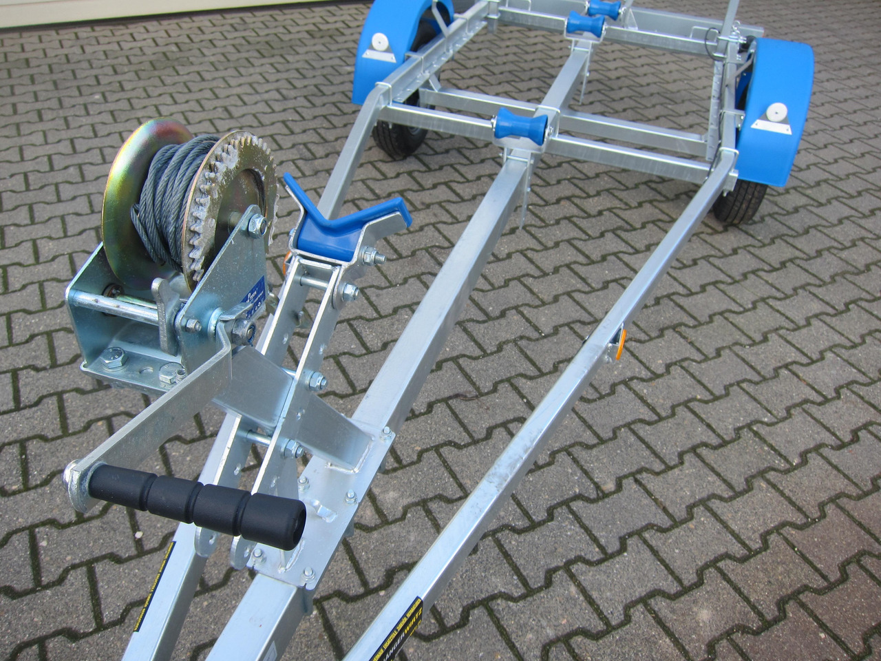 Bootsanhänger Boattrailer Neptun NAVY N7-17 Trailer 750kg mit Winde Winter Online Aktion - Båthenger: bilde 5 Bootsanhänger Boattrailer Neptun NAVY N7-17 Trailer 750kg mit Winde Winter Online Aktion - Båthenger: bilde 5