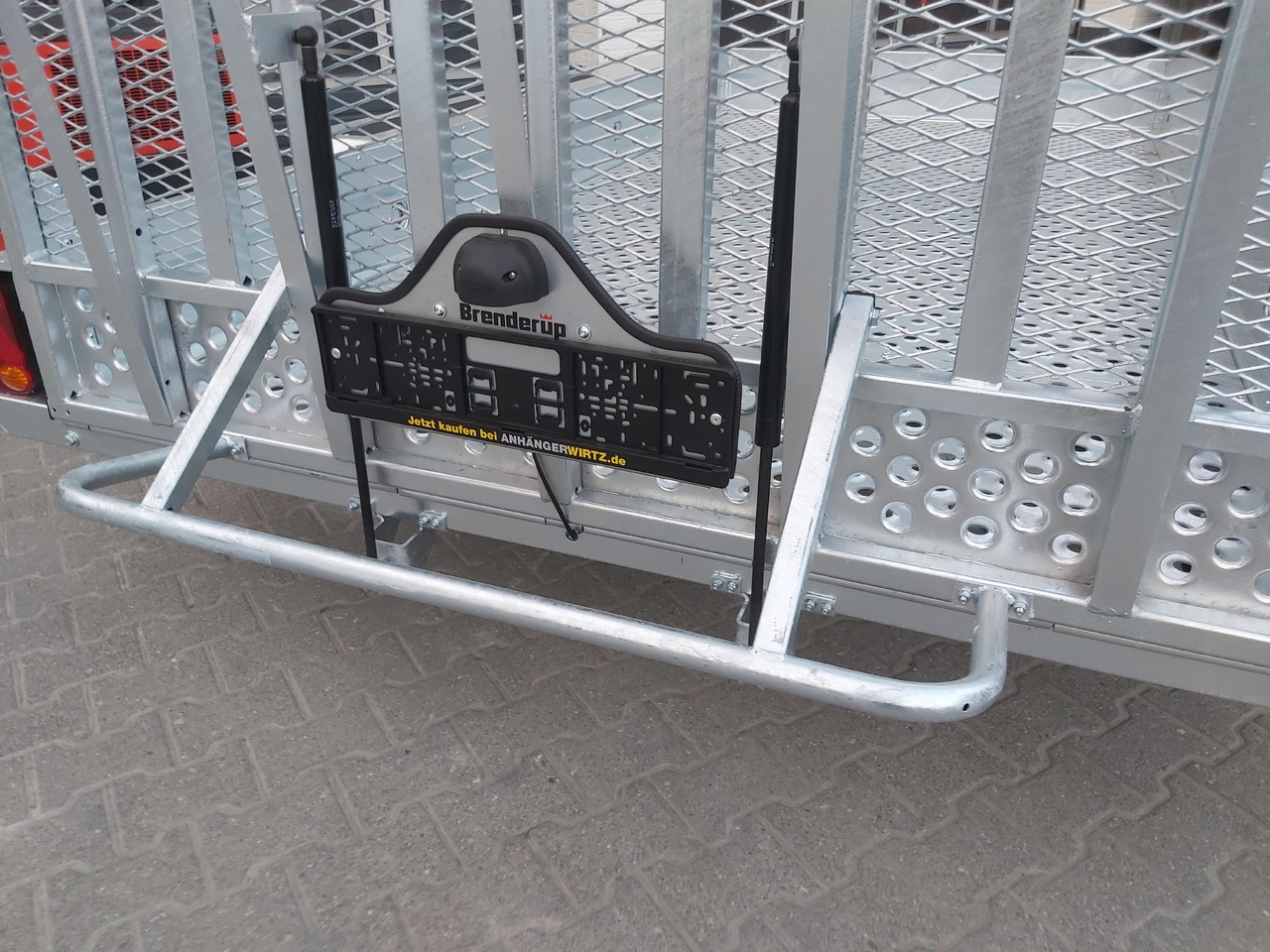 Brenderup MT 3651 MT3600 STB3500s 360x179x27cm Auffahrklappe Lochboden Stahl Reserverad 3500kg - Maskinhenger: bilde 4 Brenderup MT 3651 MT3600 STB3500s 360x179x27cm Auffahrklappe Lochboden Stahl Reserverad 3500kg - Maskinhenger: bilde 4