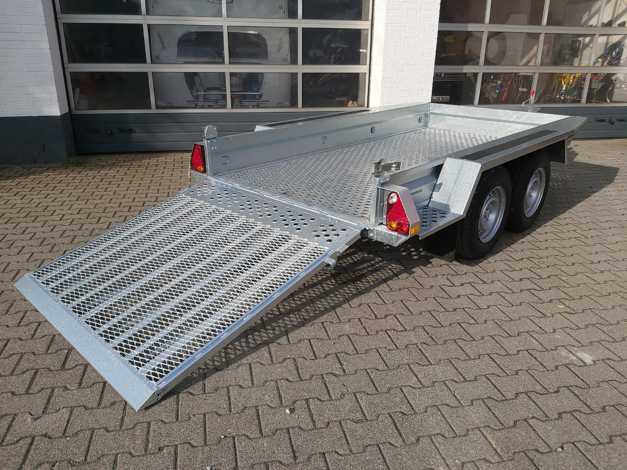 Brenderup Maschinentransporter MT 3080 STF 308x152x25cm Stahllochboden 3000kg - Maskinhenger: bilde 1 Brenderup Maschinentransporter MT 3080 STF 308x152x25cm Stahllochboden 3000kg - Maskinhenger: bilde 1
