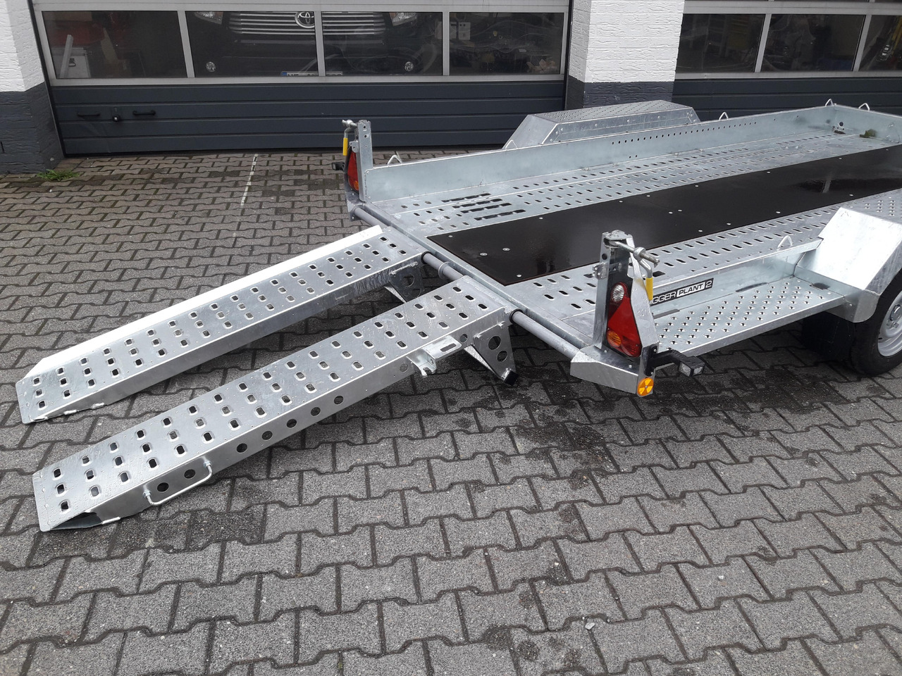 Brian James Digger Plant 543-3717-35-2 370x170cm 3500kg Rampen Reserverad 2736kg Nutzlast Aktion 24 - Maskinhenger: bilde 3 Brian James Digger Plant 543-3717-35-2 370x170cm 3500kg Rampen Reserverad 2736kg Nutzlast Aktion 24 - Maskinhenger: bilde 3