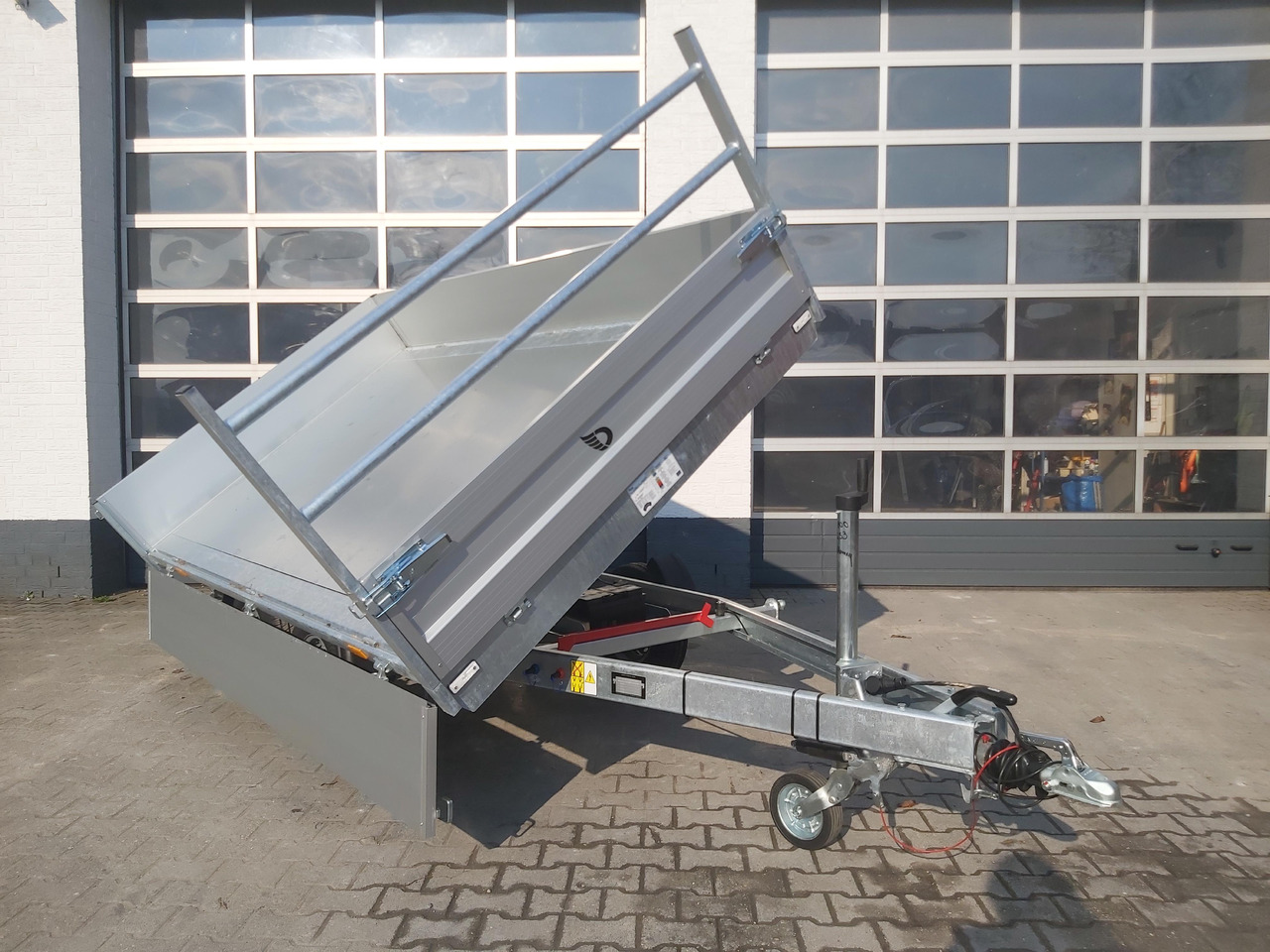 Cheval Liberte Debon Kipper PW 2.4 Basic Elektro 305x180x35cm 2600kg Modell 2024 - Tipphenger: bilde 2 Cheval Liberte Debon Kipper PW 2.4 Basic Elektro 305x180x35cm 2600kg Modell 2024 - Tipphenger: bilde 2