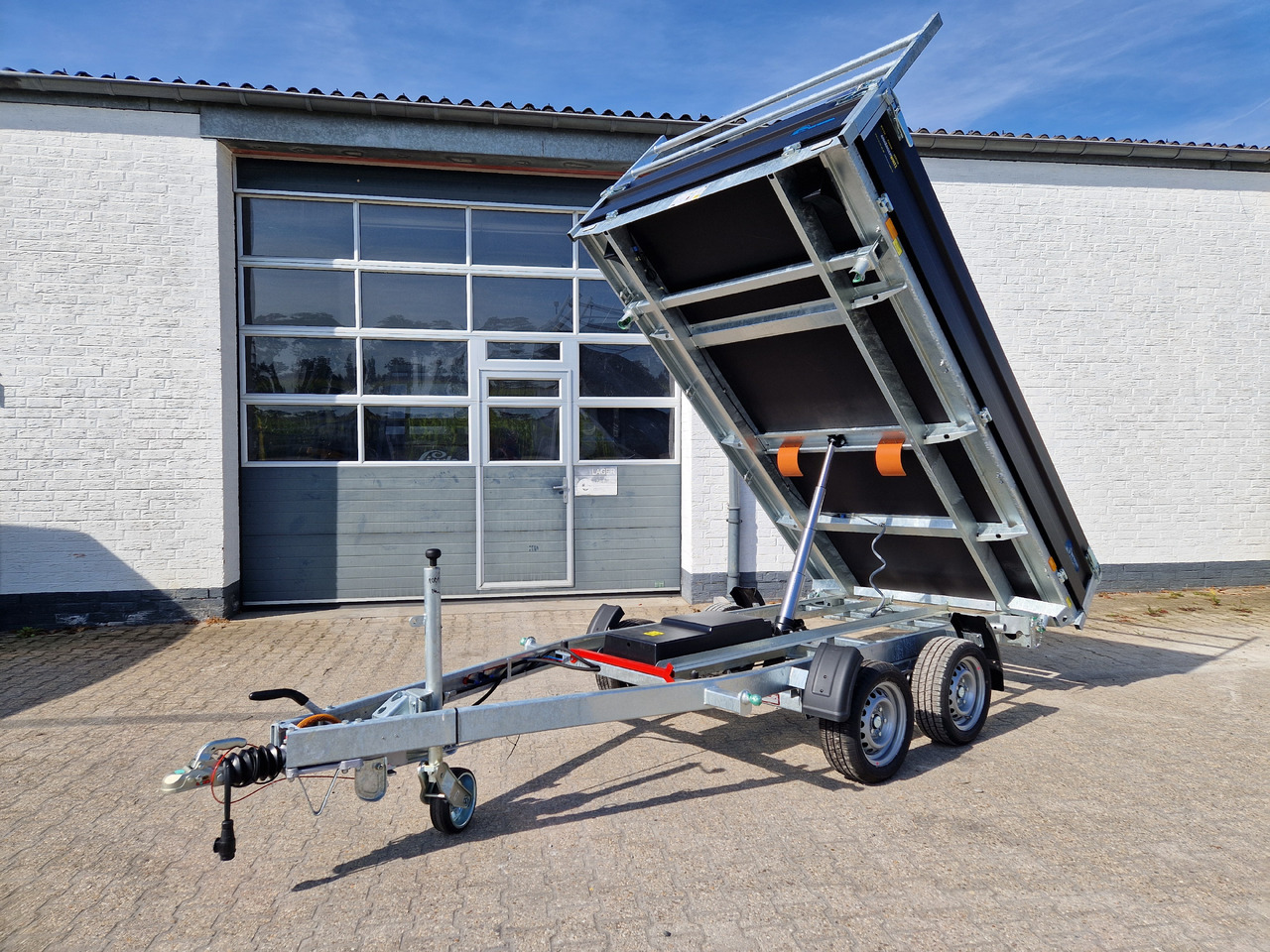 Cheval Liberte Kipper PW 3.3 35 black 330x180x35cm Elektro 3500kg Modell 09.2024 - Tipphenger: bilde 3 Cheval Liberte Kipper PW 3.3 35 black 330x180x35cm Elektro 3500kg Modell 09.2024 - Tipphenger: bilde 3