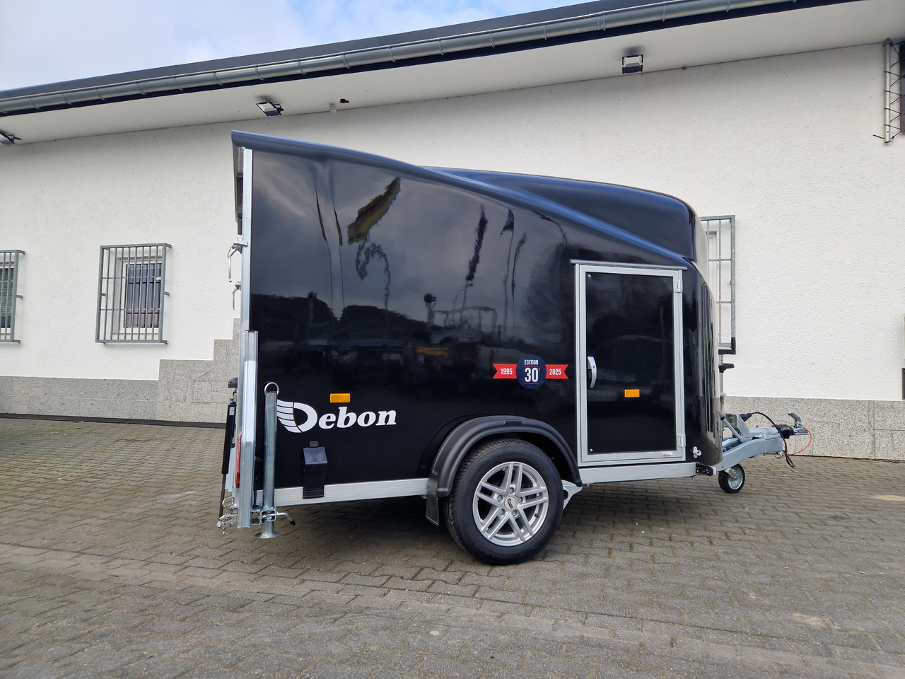 Debon Cargo 1300 300x152x168cm black Seitentür Alufelgen silver Pullman II 100km/H 1300kg Modell 25 - Biltilhenger: bilde 4 Debon Cargo 1300 300x152x168cm black Seitentür Alufelgen silver Pullman II 100km/H 1300kg Modell 25 - Biltilhenger: bilde 4