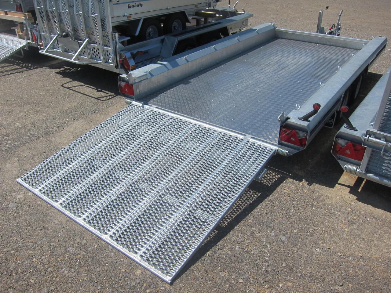 HULCO TERRAX Aluboden 394x180x27cm Heckrampe 150cm (XL) 3000kg - Maskinhenger: bilde 3 HULCO TERRAX Aluboden 394x180x27cm Heckrampe 150cm (XL) 3000kg - Maskinhenger: bilde 3