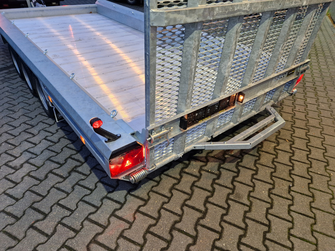 HULCO TERRAX Aluboden 469x195x27cm Heckrampe 150cm Tridem 3500kg (XXL) - Maskinhenger: bilde 5 HULCO TERRAX Aluboden 469x195x27cm Heckrampe 150cm Tridem 3500kg (XXL) - Maskinhenger: bilde 5