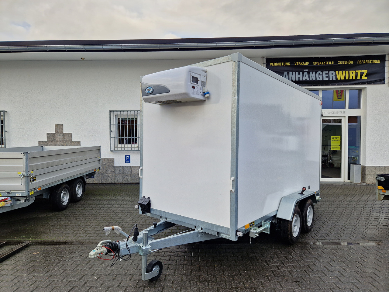 Kargo CoolBoxx FK2736HT 355x162x198cm 230V +Kühlung Govi Arktik 2000 (L) 2700kg - Kjølehenger: bilde 1 Kargo CoolBoxx FK2736HT 355x162x198cm 230V +Kühlung Govi Arktik 2000 (L) 2700kg - Kjølehenger: bilde 1