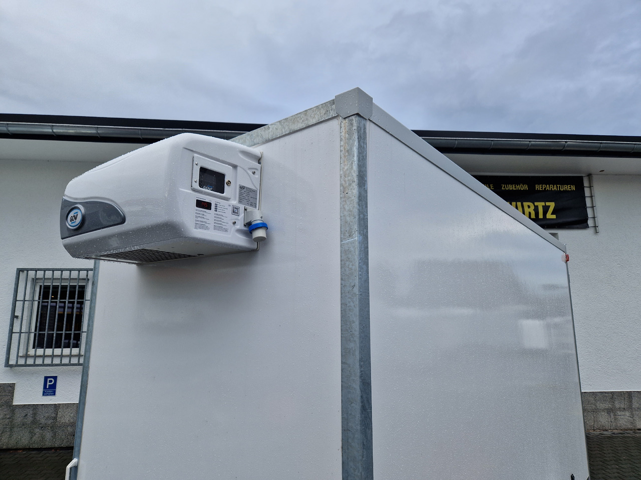 Kargo CoolBoxx FK2736HT 355x162x198cm 230V +Kühlung Govi Arktik 2000 (L) 2700kg - Kjølehenger: bilde 4 Kargo CoolBoxx FK2736HT 355x162x198cm 230V +Kühlung Govi Arktik 2000 (L) 2700kg - Kjølehenger: bilde 4