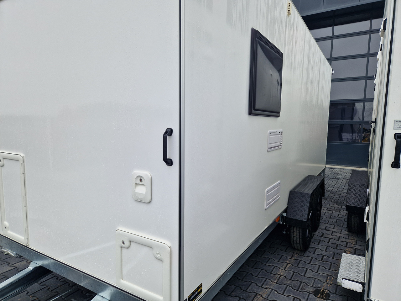 Campingvogn Koffer Sport Camp TFS 550.01 550x200x210cm Laderaum ST & Wohnabteil 2700kg: bilde 18 Campingvogn Koffer Sport Camp TFS 550.01 550x200x210cm Laderaum ST & Wohnabteil 2700kg: bilde 18