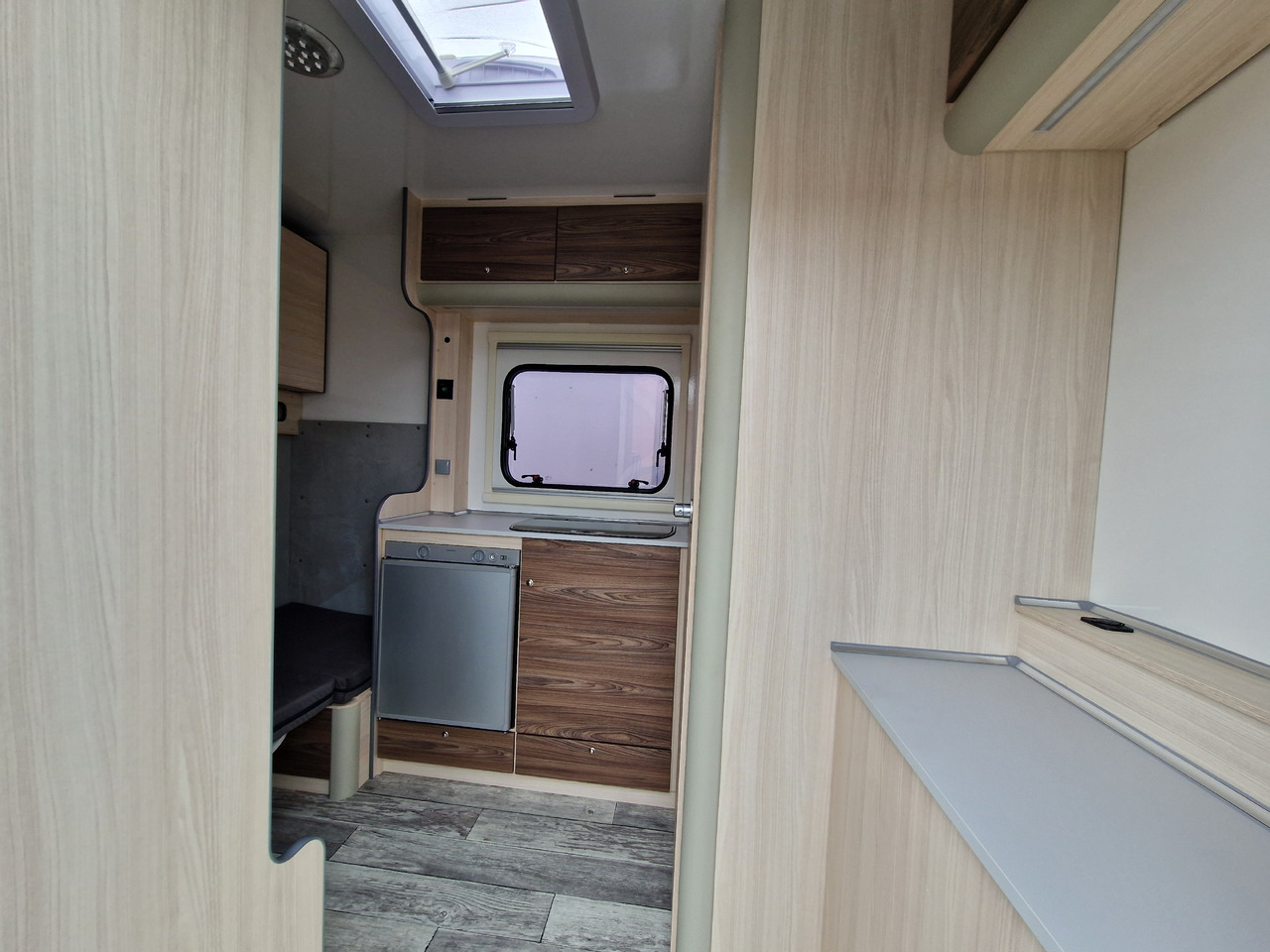 Campingvogn Koffer Sport Camp TFS 550.01 550x200x210cm Laderaum ST & Wohnabteil 2700kg: bilde 6 Campingvogn Koffer Sport Camp TFS 550.01 550x200x210cm Laderaum ST & Wohnabteil 2700kg: bilde 6