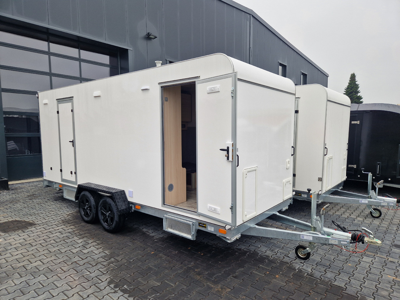 Koffer Sport Camp TFS 550.01 550x200x210cm Laderaum ST & Wohnabteil 2700kg - Campingvogn: bilde 3 Koffer Sport Camp TFS 550.01 550x200x210cm Laderaum ST & Wohnabteil 2700kg - Campingvogn: bilde 3