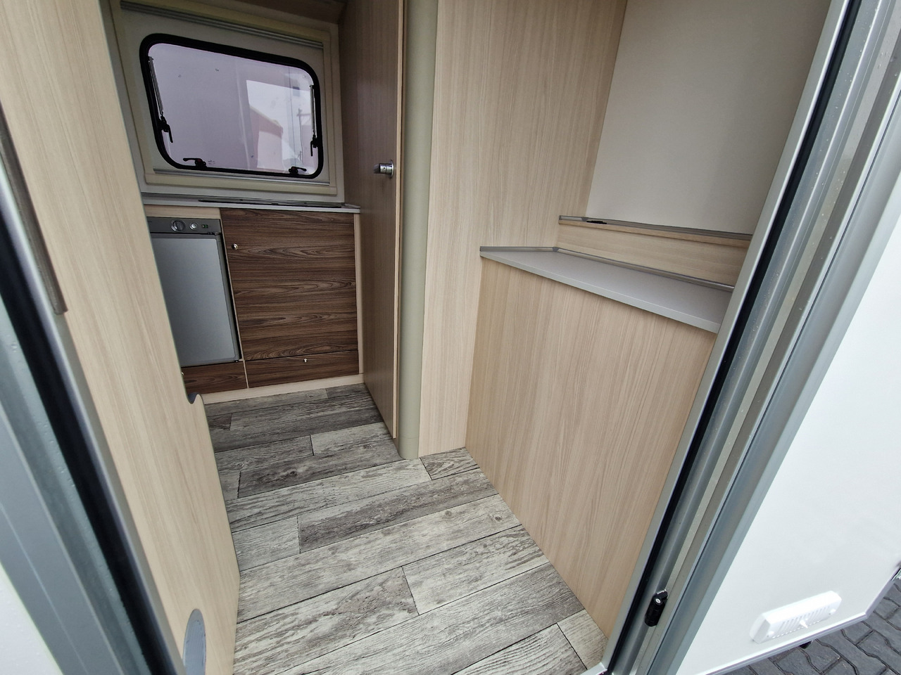 Campingvogn Koffer Sport Camp TFS 550.01 550x200x210cm Laderaum ST & Wohnabteil 2700kg: bilde 9 Campingvogn Koffer Sport Camp TFS 550.01 550x200x210cm Laderaum ST & Wohnabteil 2700kg: bilde 9