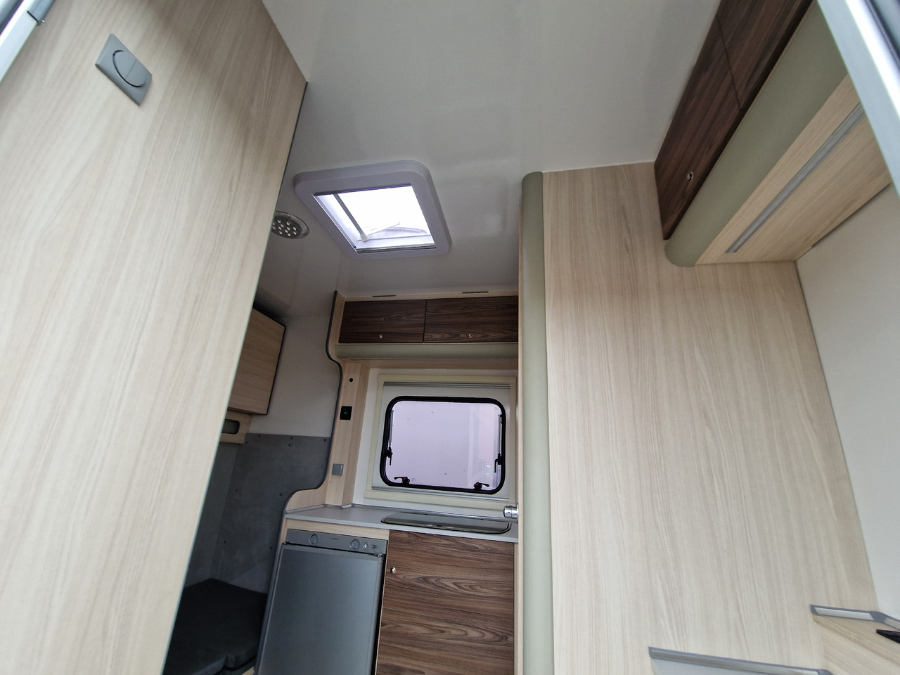 Campingvogn Koffer Sport Camp TFS 550.01 550x200x210cm Laderaum ST & Wohnabteil 2700kg: bilde 7 Campingvogn Koffer Sport Camp TFS 550.01 550x200x210cm Laderaum ST & Wohnabteil 2700kg: bilde 7