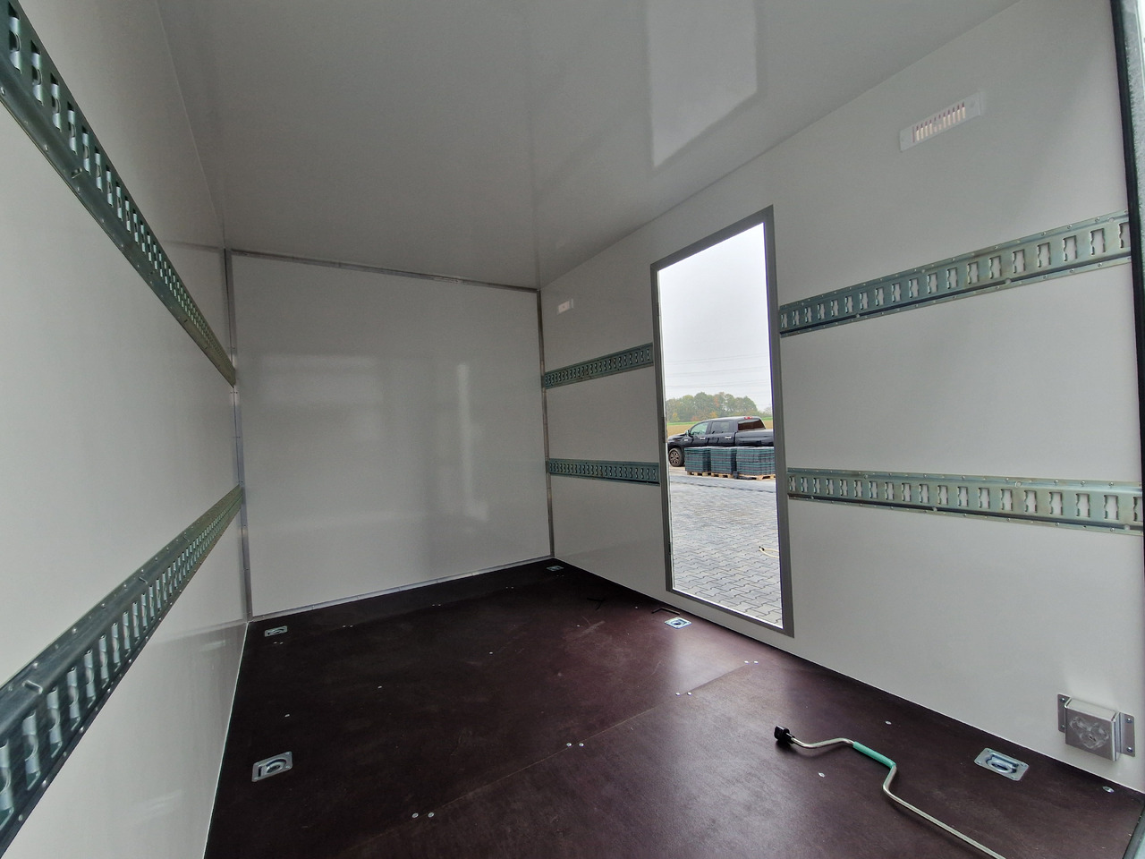 Campingvogn Koffer Sport Camp TFS 550.01 550x200x210cm Laderaum ST & Wohnabteil 2700kg: bilde 16 Campingvogn Koffer Sport Camp TFS 550.01 550x200x210cm Laderaum ST & Wohnabteil 2700kg: bilde 16