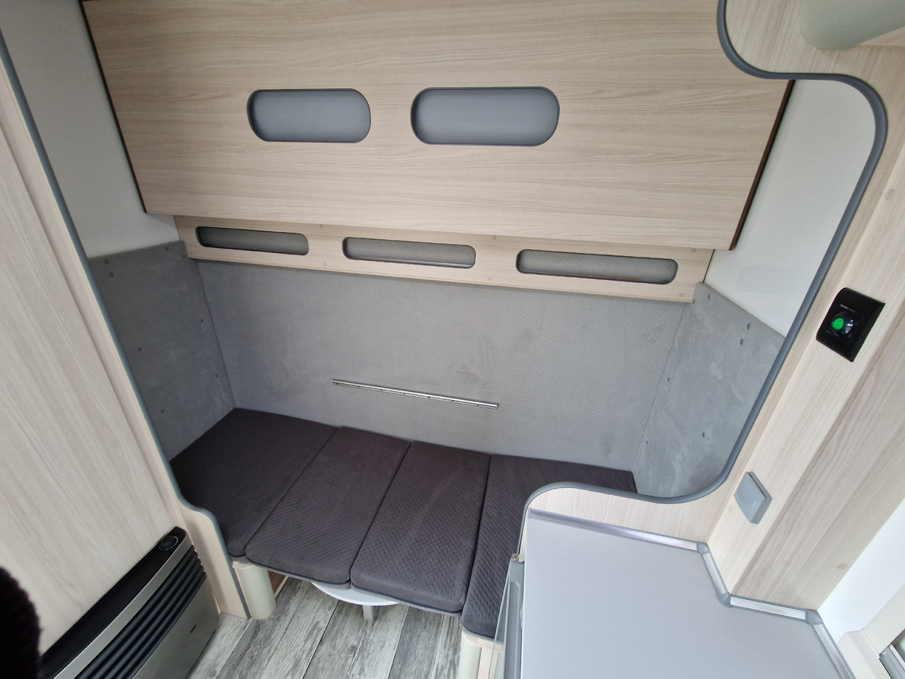 Campingvogn Koffer Sport Camp TFS 550.01 550x200x210cm Laderaum ST & Wohnabteil 2700kg: bilde 12 Campingvogn Koffer Sport Camp TFS 550.01 550x200x210cm Laderaum ST & Wohnabteil 2700kg: bilde 12