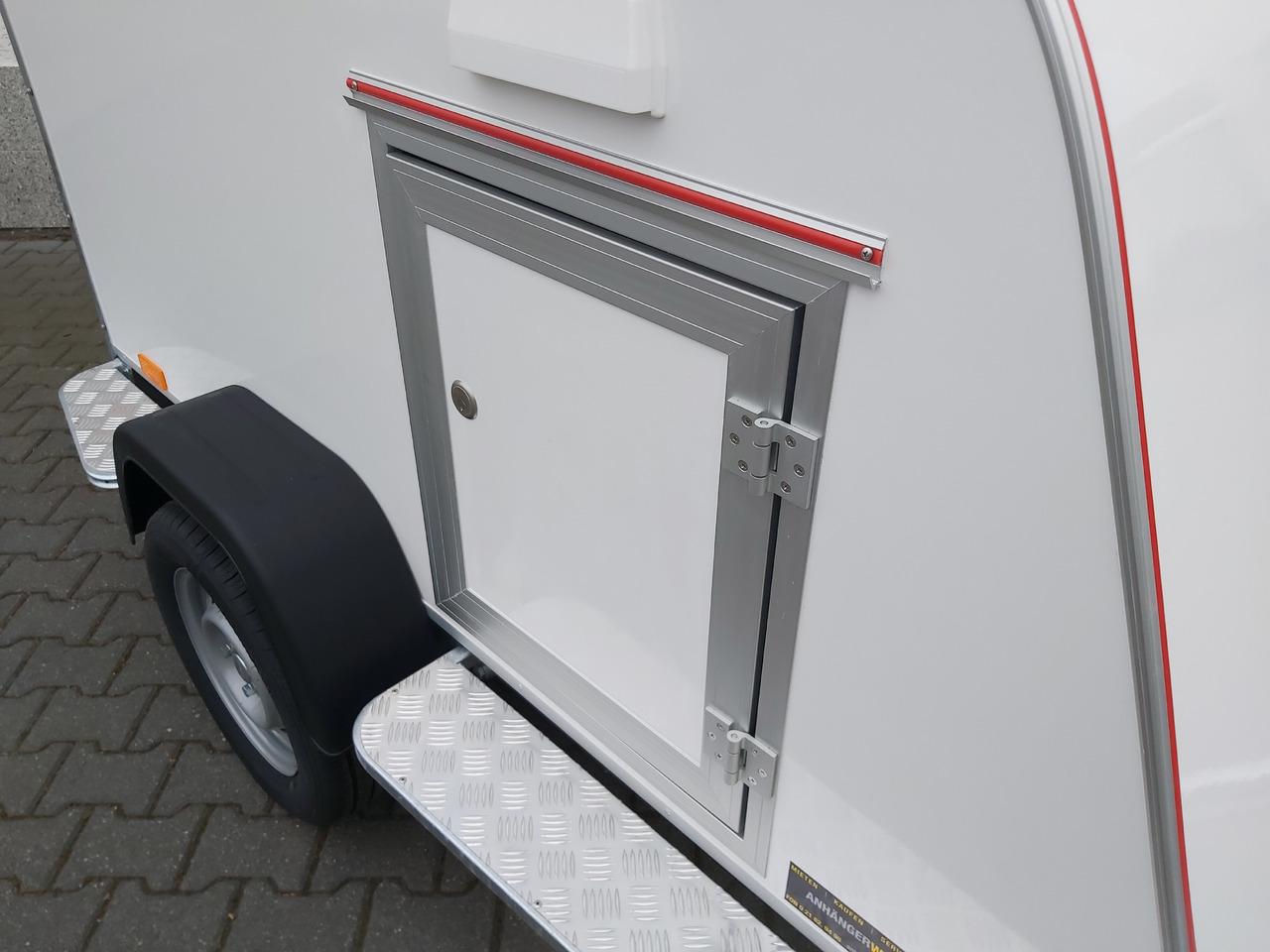 Kofferanhänger TF3 S Mini 205x110x90cm Reling Seitentür (XS) 100km/H 750kg Modell 2024 - Skaphenger: bilde 2 Kofferanhänger TF3 S Mini 205x110x90cm Reling Seitentür (XS) 100km/H 750kg Modell 2024 - Skaphenger: bilde 2