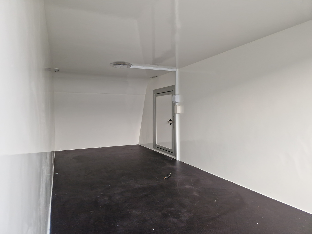 Kofferanhänger TF5 S Midi 300x110x90cm aero Seitentür IL 100km/H 750kg - Skaphenger: bilde 5 Kofferanhänger TF5 S Midi 300x110x90cm aero Seitentür IL 100km/H 750kg - Skaphenger: bilde 5