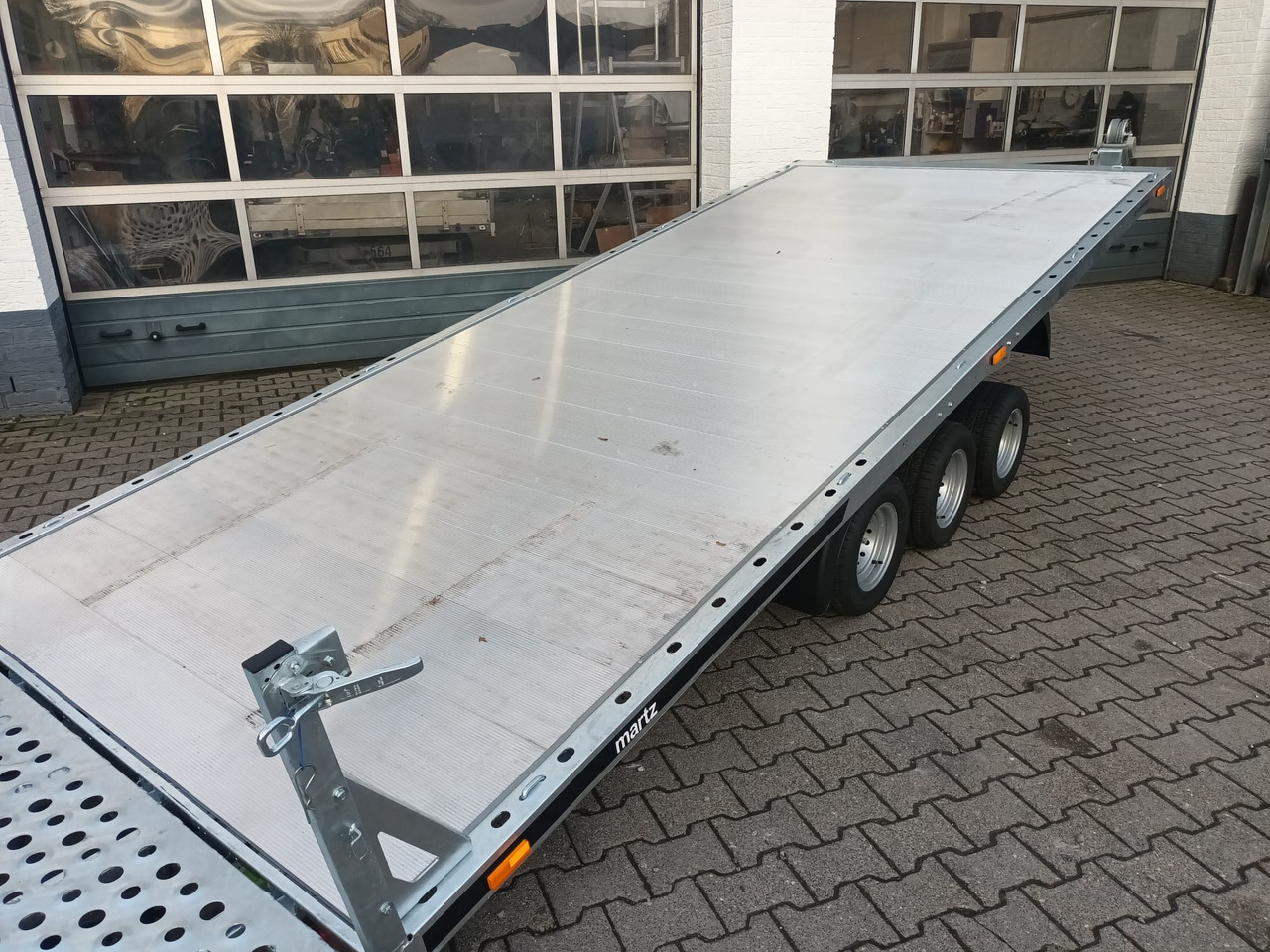 Martz Universal GT KIPP 500/3 S 500x210cm Aluboden ankippbar Heckklappe Winde Tridem 10" 3500kg - Maskinhenger: bilde 2 Martz Universal GT KIPP 500/3 S 500x210cm Aluboden ankippbar Heckklappe Winde Tridem 10" 3500kg - Maskinhenger: bilde 2