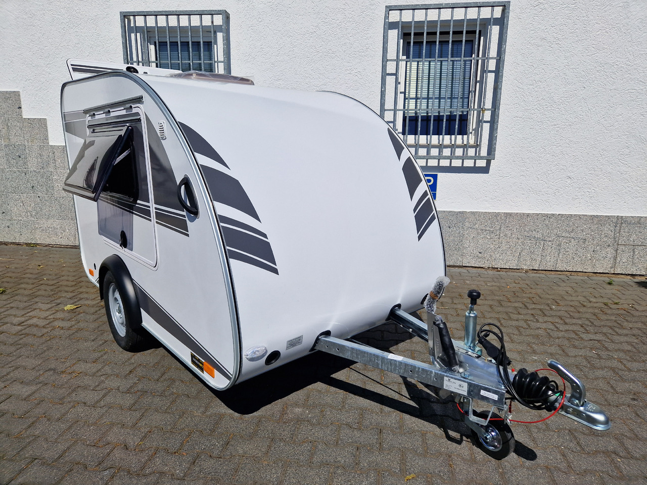 Campingvogn Mini Camper Mini Tommy TMC25 252x140x121cm aero V1 Küche 12V/230V 100km/H 750kg gebremst Modell 24: bilde 17 Campingvogn Mini Camper Mini Tommy TMC25 252x140x121cm aero V1 Küche 12V/230V 100km/H 750kg gebremst Modell 24: bilde 17
