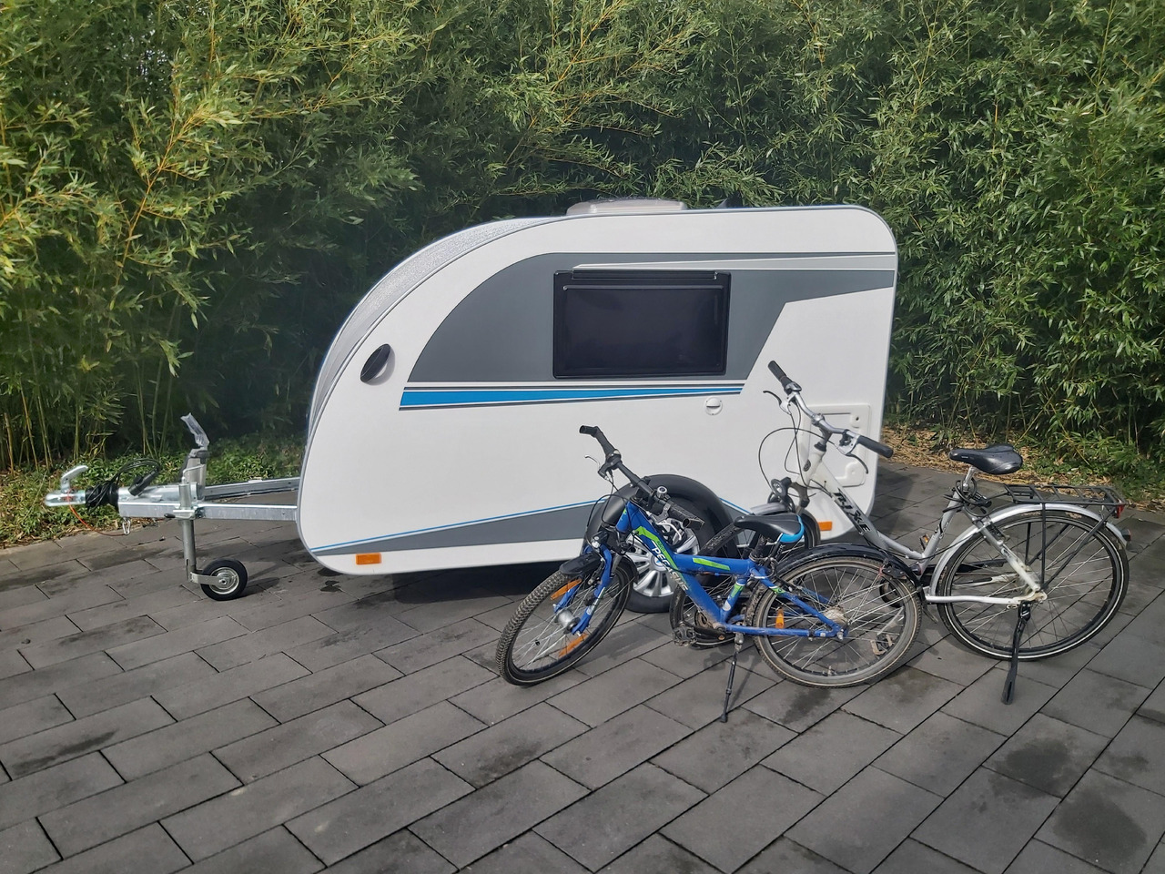 Mini Camper Mini Tommy TMC25 252x140x121cm aero V1 Küche 12V/230V 100km/H 750kg gebremst Modell 24 - Campingvogn: bilde 4 Mini Camper Mini Tommy TMC25 252x140x121cm aero V1 Küche 12V/230V 100km/H 750kg gebremst Modell 24 - Campingvogn: bilde 4