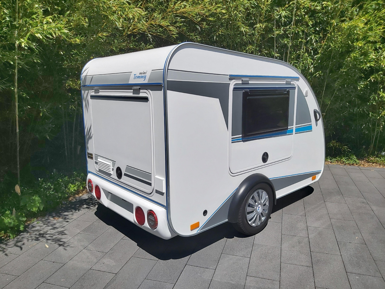 Mini Camper Mini Tommy TMC25 Basic V1 252x140x121cm Küche 100km/H 750kg ohne Bremse Winter Aktion - Campingvogn: bilde 3 Mini Camper Mini Tommy TMC25 Basic V1 252x140x121cm Küche 100km/H 750kg ohne Bremse Winter Aktion - Campingvogn: bilde 3
