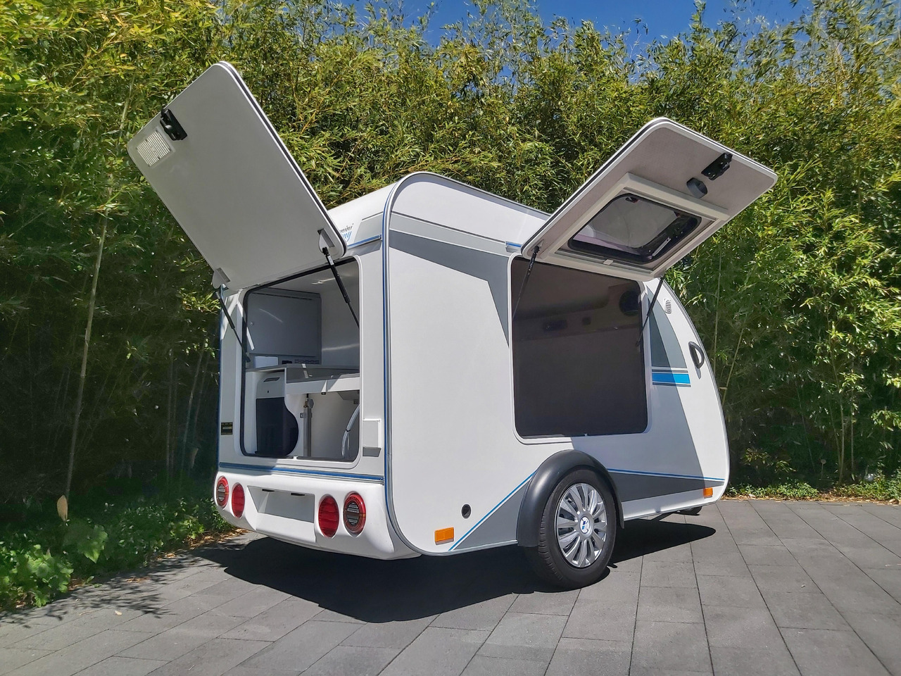 Mini Camper Mini Tommy TMC25 Basic V1 252x140x121cm Küche 100km/H 750kg ohne Bremse Winter Aktion - Campingvogn: bilde 1 Mini Camper Mini Tommy TMC25 Basic V1 252x140x121cm Küche 100km/H 750kg ohne Bremse Winter Aktion - Campingvogn: bilde 1