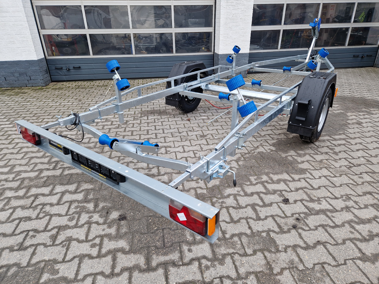 Neptun Bootstrailer Navy GN 231 1300 mit Winde 1300kg Modell 2024 - Båthenger: bilde 1 Neptun Bootstrailer Navy GN 231 1300 mit Winde 1300kg Modell 2024 - Båthenger: bilde 1