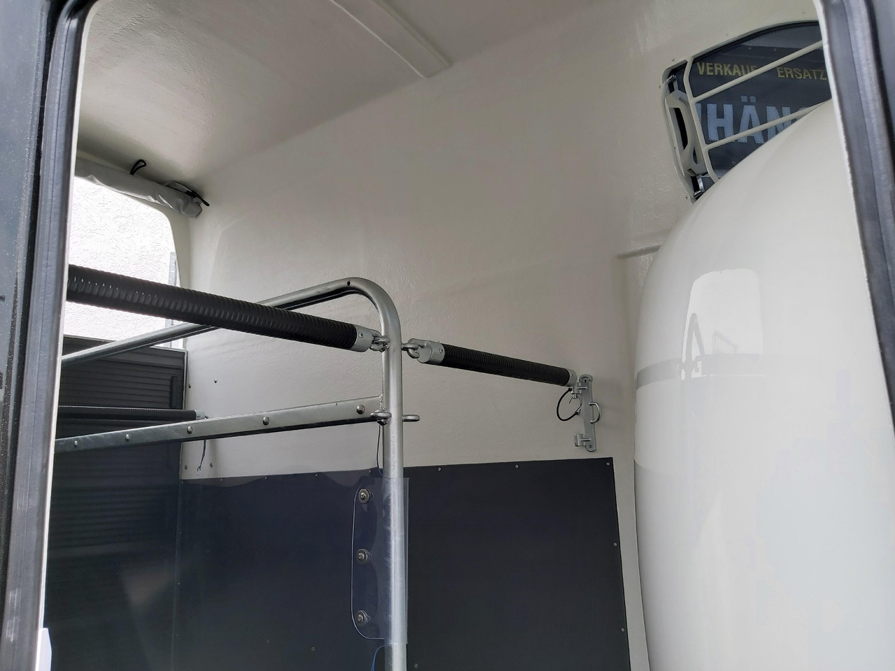 Hestehenger Pferdeanhänger Böckmann Comfort Esprit black Set Sattelkammer Trittschutz 100km/H 2400kg Modell 2024: bilde 6