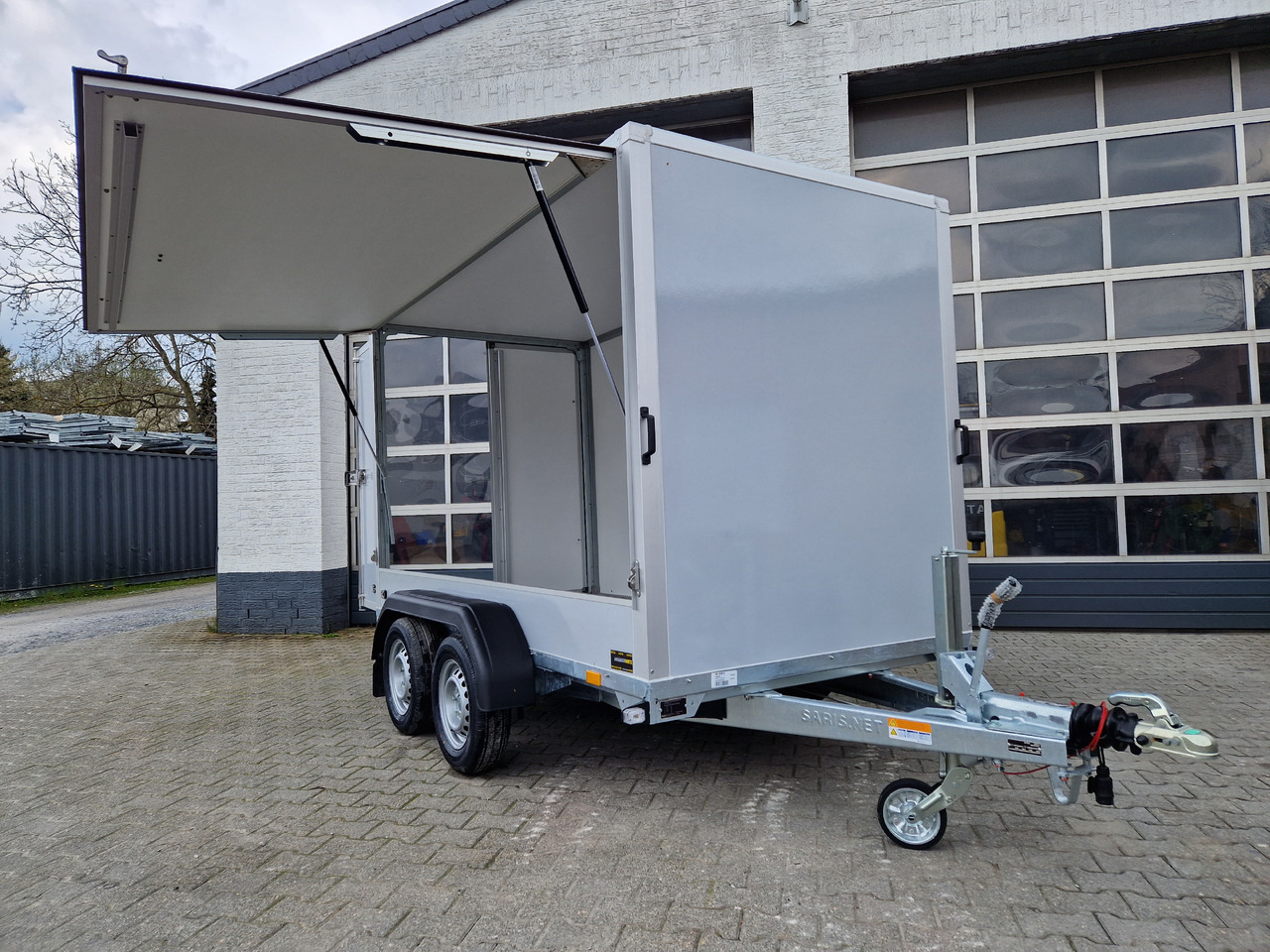 Leie  Saris Koffer GO 306 154 180 2000 2 306x154x180cm GFK grau Seitenklappe (M) 2000kg Modell 2024 Saris Koffer GO 306 154 180 2000 2 306x154x180cm GFK grau Seitenklappe (M) 2000kg Modell 2024: bilde 15