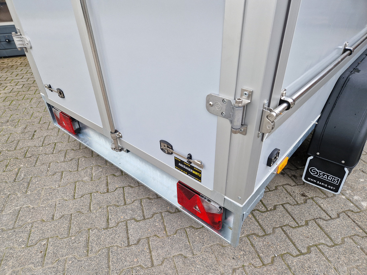 Leie  Saris Koffer GO 306 154 180 2000 2 306x154x180cm GFK grau Seitenklappe (M) 2000kg Modell 2024 Saris Koffer GO 306 154 180 2000 2 306x154x180cm GFK grau Seitenklappe (M) 2000kg Modell 2024: bilde 20