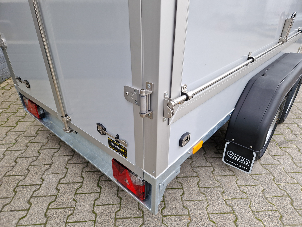 Leie  Saris Koffer GO 306 154 180 2000 2 306x154x180cm GFK grau Seitenklappe (M) 2000kg Modell 2024 Saris Koffer GO 306 154 180 2000 2 306x154x180cm GFK grau Seitenklappe (M) 2000kg Modell 2024: bilde 10