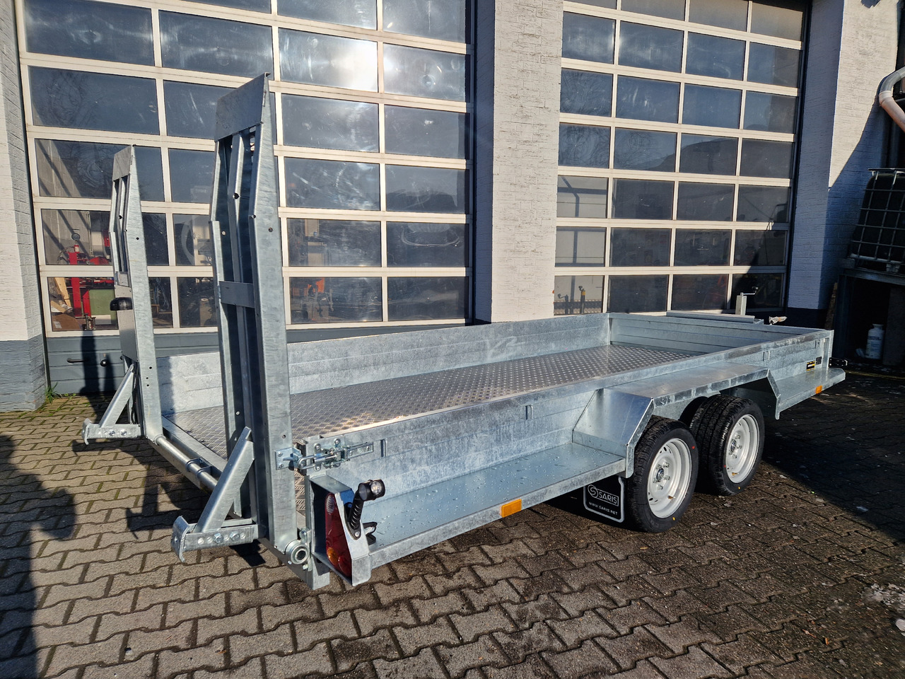 Saris Magnum MAXX 3500 406x182x30cm force one Rampen Schaufelablage 100km/H 3500kg Januar Aktion - Maskinhenger: bilde 2 Saris Magnum MAXX 3500 406x182x30cm force one Rampen Schaufelablage 100km/H 3500kg Januar Aktion - Maskinhenger: bilde 2