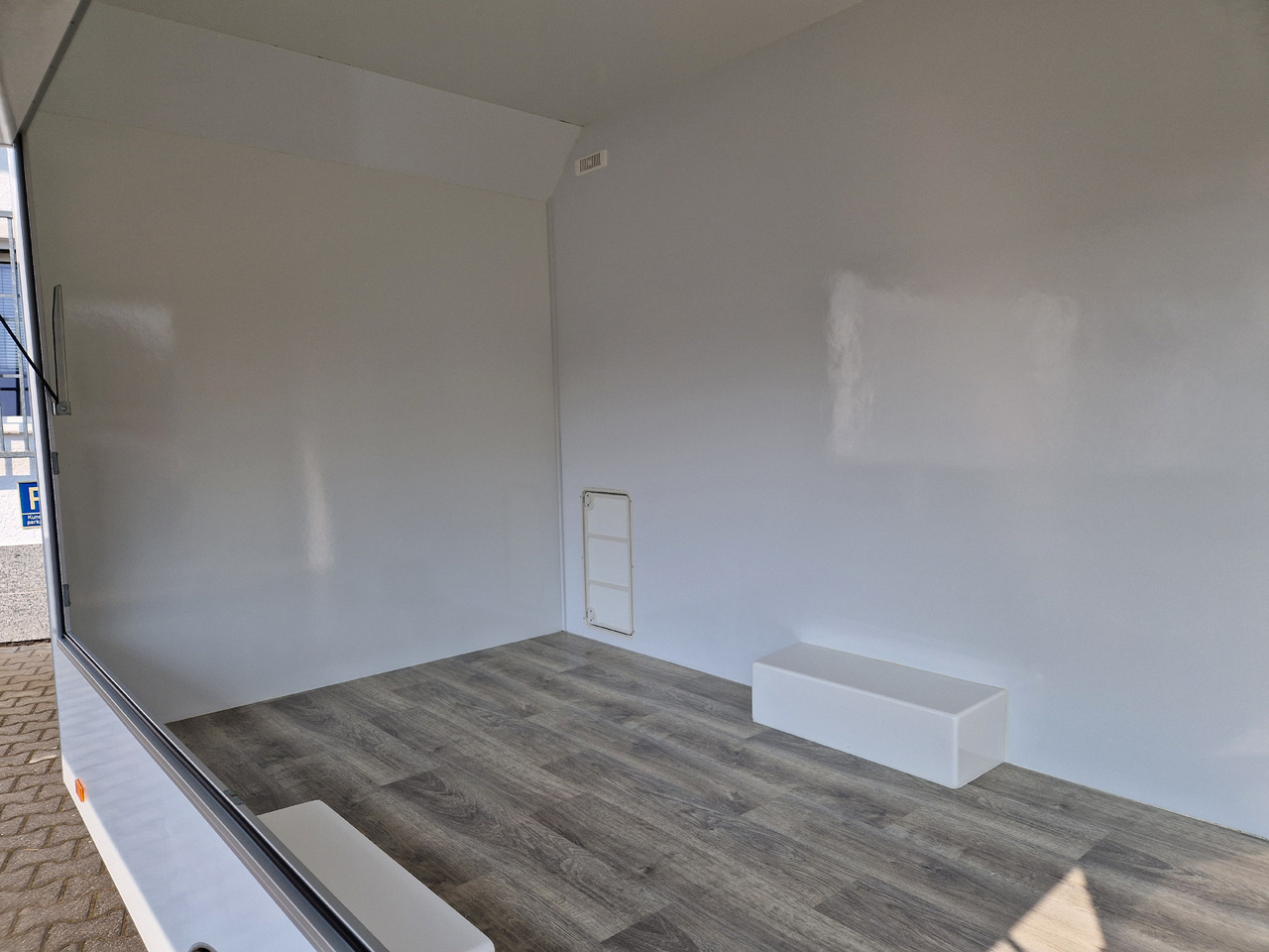 Salgsvogn Verkaufsanhänger VK 360 200 aero retro 360cm 1 Verkaufsklappe 1300kg Winter AKTION: bilde 8 Salgsvogn Verkaufsanhänger VK 360 200 aero retro 360cm 1 Verkaufsklappe 1300kg Winter AKTION: bilde 8