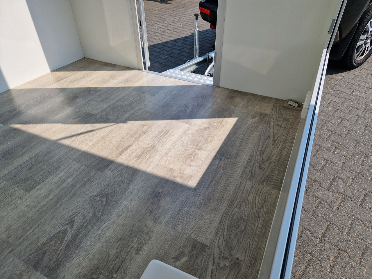 Salgsvogn Verkaufsanhänger VK 360 200 aero retro 360cm 1 Verkaufsklappe 1300kg Winter AKTION: bilde 9 Salgsvogn Verkaufsanhänger VK 360 200 aero retro 360cm 1 Verkaufsklappe 1300kg Winter AKTION: bilde 9