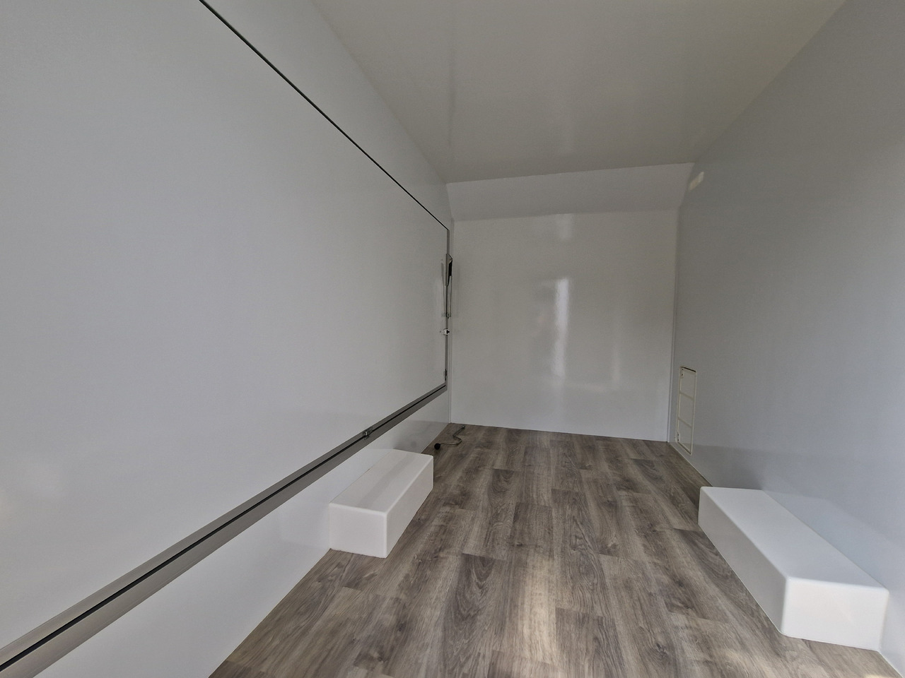 Salgsvogn Verkaufsanhänger VK 360 200 aero retro 360cm 1 Verkaufsklappe 1300kg Winter AKTION: bilde 11 Salgsvogn Verkaufsanhänger VK 360 200 aero retro 360cm 1 Verkaufsklappe 1300kg Winter AKTION: bilde 11