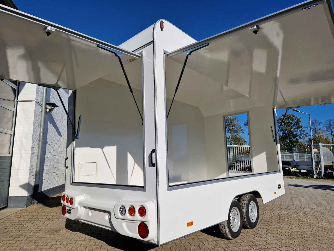 Verkaufsanhänger VK 422 200 aero retro 420x200x230cm 2 Verkaufsklappen Tür vorn (XL) 2000kg - Salgsvogn: bilde 4 Verkaufsanhänger VK 422 200 aero retro 420x200x230cm 2 Verkaufsklappen Tür vorn (XL) 2000kg - Salgsvogn: bilde 4