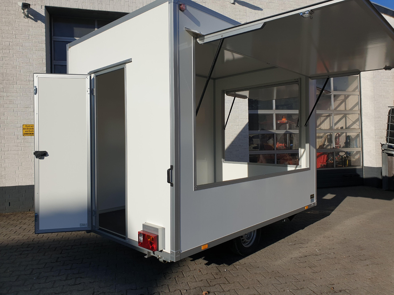 Verkaufsanhänger VKE 1330/206 300cm 2 Verkaufsklappen Multi Leerwagen Hecktür (M) 1300kg - Salgsvogn: bilde 2 Verkaufsanhänger VKE 1330/206 300cm 2 Verkaufsklappen Multi Leerwagen Hecktür (M) 1300kg - Salgsvogn: bilde 2