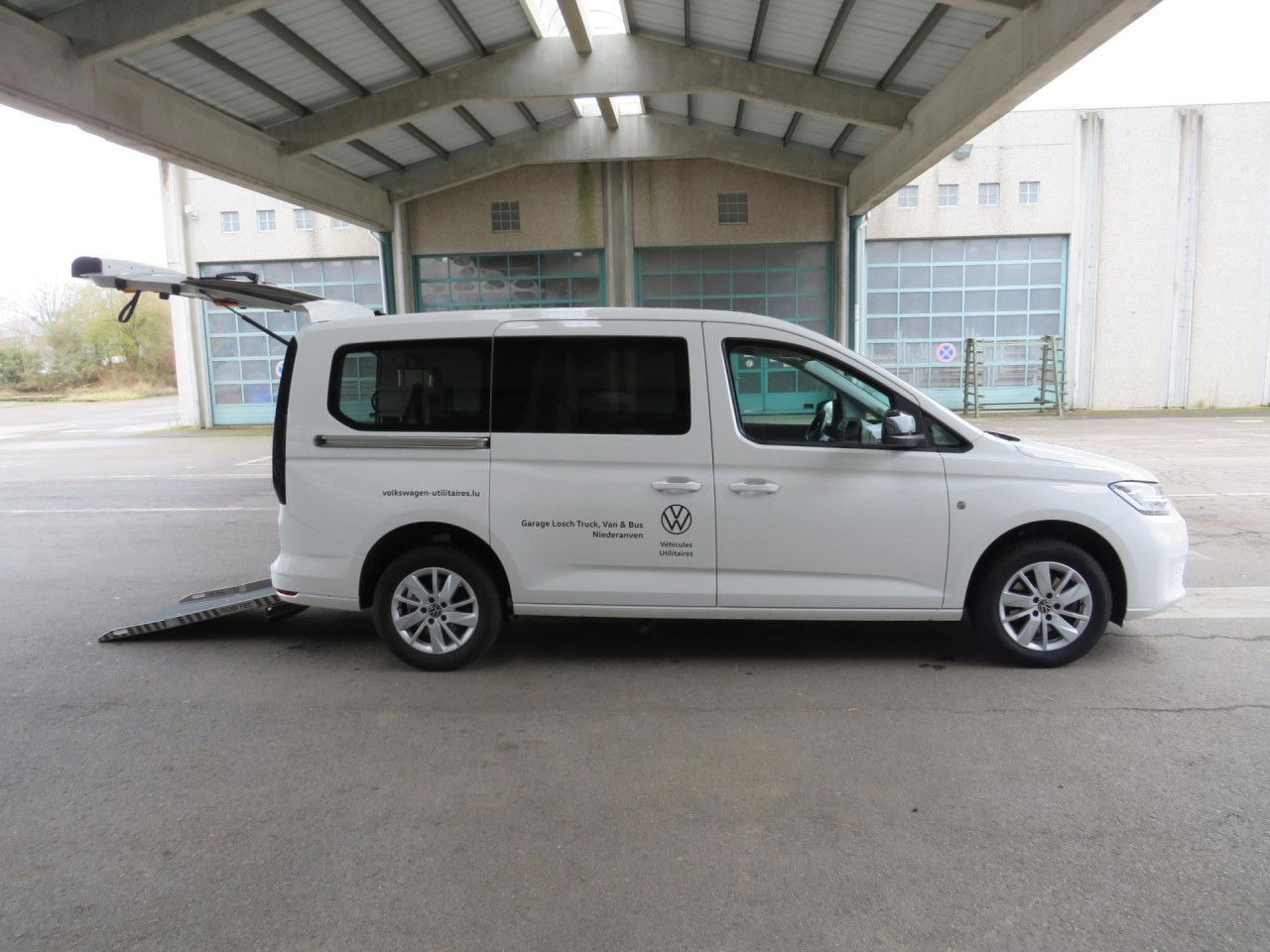 Volkswagen Caddy Maxi Kombi Rollstuhlumbau Taxirampe Navi - Personenbil: bilde 4 Volkswagen Caddy Maxi Kombi Rollstuhlumbau Taxirampe Navi - Personenbil: bilde 4