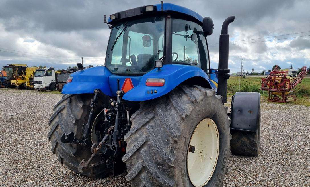 New Holland T8040 - Traktor: bilde 5 New Holland T8040 - Traktor: bilde 5