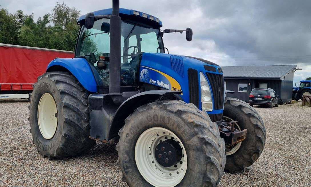 New Holland T8040 - Traktor: bilde 2 New Holland T8040 - Traktor: bilde 2
