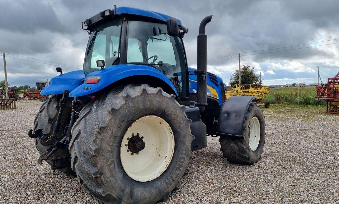 New Holland T8040 - Traktor: bilde 4 New Holland T8040 - Traktor: bilde 4
