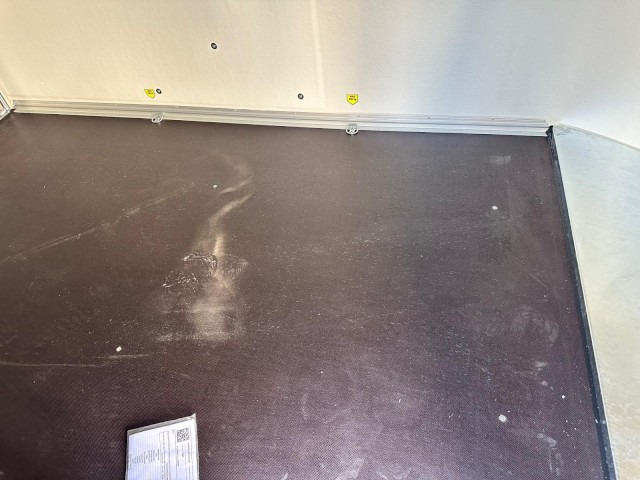 Cheval Liberte Debon Fourgon Cargo 2 Poly + Türe Eisengrau 1300 kg, 100 km/h, 300x155x168cm - Skaphenger: bilde 5 Cheval Liberte Debon Fourgon Cargo 2 Poly + Türe Eisengrau 1300 kg, 100 km/h, 300x155x168cm - Skaphenger: bilde 5