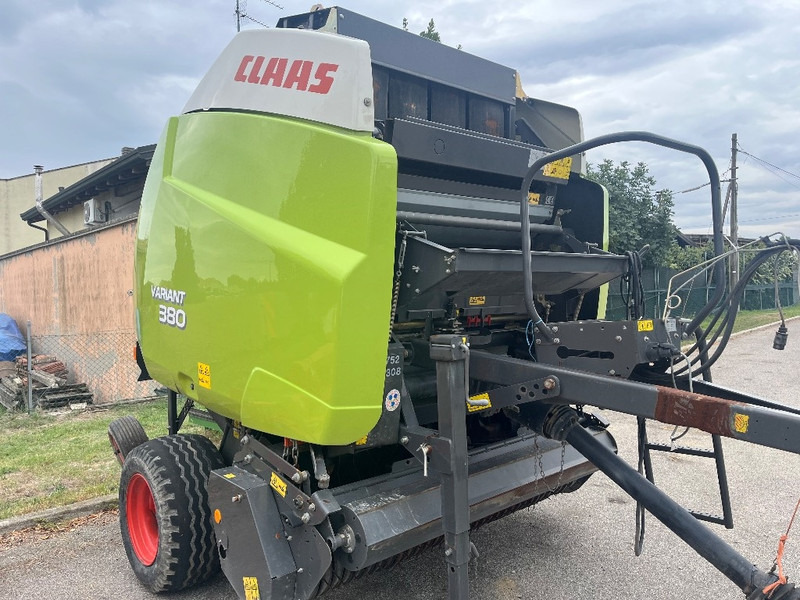 Claas Variant 380 - Rundballepresse: bilde 1 Claas Variant 380 - Rundballepresse: bilde 1