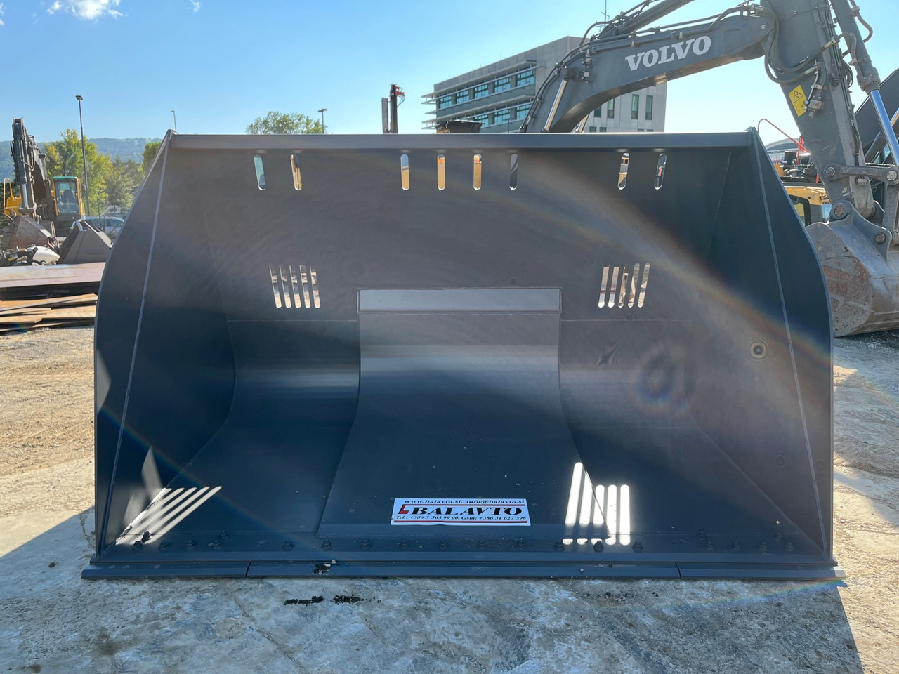 Balavto Loader bucket 3000 mm - Lasterskuffe: bilde 1 Balavto Loader bucket 3000 mm - Lasterskuffe: bilde 1